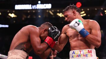 LAS VEGAS, NEVADA - APRIL 22: David Morrell, Jr. in the white and multi-color trunks punches Yamaguchi Falcao in the black and gold trunks during their super middleweight world championship bout at T-Mobile Arena on April 22, 2023 in Las Vegas, Nevada.   Al Bello/Getty Images/AFP (Photo by AL BELLO / GETTY IMAGES NORTH AMERICA / Getty Images via AFP)