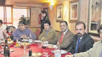 <b>COMIDA EN CASA JUAN. </b>Torres brindó ayer con la Prensa por otro buen año del Getafe.