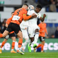 En Inglaterra critican fichaje de Luis Sinisterra a Leeds