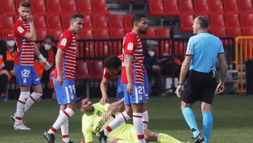 Soccer Football - La Liga Santander - Granada v Atletico Madrid - Nuevo Estadio de Los Carmenes, Granada, Spain - February 13, 2021 Atletico Madrid's Luis Suarez reacts REUTERS/Jon Nazca