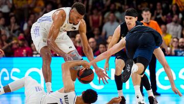 Nigel Williams-Goss, Walter Tavares y Rokas Jojubaitis durante el primer partido de la final del playoff de la Liga Endesa.