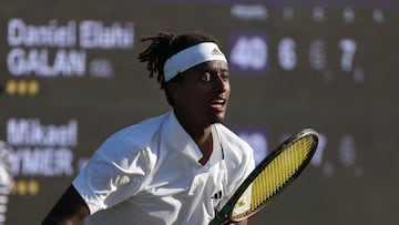 El tenista sueco Mikael Ymer, durante su partido ante Daniel Elahi Galan en Wimbledon.