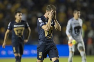 La última vez que ambos equipos se vieron las caras en una fase final, los de Paco Palencia fueron vapuleados en el Estadio Universitario al caer 5-0 y con ello quedar eliminados en los Cuartos de Final del Apertura 2016 (con un 7-2 global). Los regiomontanos ganarían el título de ese torneo, ante América.