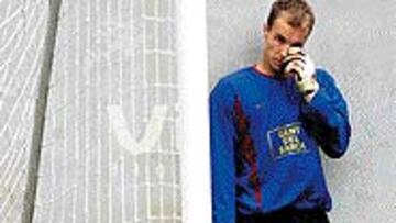 De Boer culpó a Enke y después se desdijo