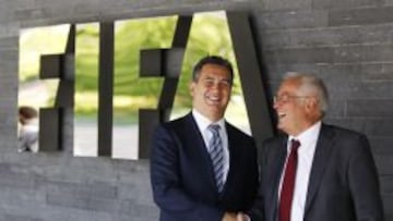 Hans-Joachim Eckert, a la derecha de la imagen.