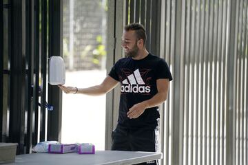 Keidi Bare llegando al Estadio de la Rosaleda para realizarse los test del Covid-19 y serológicos.