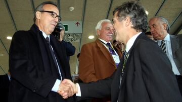 Joan Gaspart saluda a Ángel María Villar en una imagen de archivo.