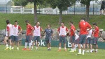 Valverde, en un entreno con sus jugadores. 