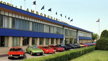¿Cómo Lamborghini pasó de producir unos cuántos autos a miles de unidades?