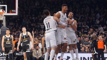 BELGRADE (Serbia), 10/04/2025.- Real Madrid's Walter Tavares, Mario Hezonja and Facundo Campazzo celebrate after winning the Euroleague basketball match between Partizan Belgrade and Real Madrid in Belgrade, Serbia, 10 April 2025. (Baloncesto, Euroliga, Belgrado) EFE/EPA/ANDREJ CUKIC
