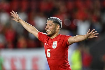 Panama's Cristian Mart�nez celebrates scoring his team's first goal during the 2026 FIFA World Cup Concacaf qualifier football match between Panama and Guyana at the Rommel Fernandez stadium in Panama City on June 6, 2024. (Photo by MARTIN BERNETTI / AFP)