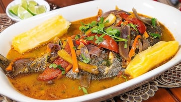 Una de las recetas más icónicas de Semana Santa en Colombia es el pescado sudado. Foto: Sazón y corazón.