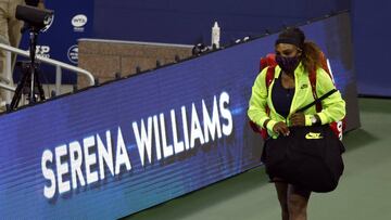 New York (United States), 25/08/2020.- Serena Williams of the USA walks onto the court during a Western and Southern Open third round match at the USTA National Tennis Center in Flushing Meadows, New York, USA, 25 August 2020. (Tenis, Abierto, Estados Unidos, Nueva York) EFE/EPA/JASON SZENES