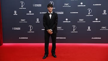 20/04/26 PREMIOS LAUREUS MADRID 2026 ALFOMBRA ROJA
CARLOS ALCARAZ MANO INMOVILIZADA FERULA