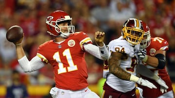 KANSAS CITY, MO - OCTOBER 02: Quarterback Alex Smith #11 of the Kansas City Chiefs passes during the game against the Washington Redskins at Arrowhead Stadium on October 2, 2017 in Kansas City, Missouri. Peter Aiken/Getty Images/AFP
== FOR NEWSPAPERS, INTERNET, TELCOS & TELEVISION USE ONLY ==
