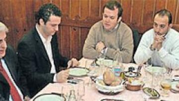 <b>SIN SECRETOS. </b>Mijatovic y Bucero compartieron mesa y mantel con la sección del Real Madrid.