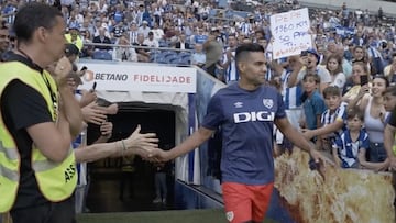 La afición del FC Porto homenajeó con aplausos al atacante colombiano.