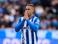 VITORIA-GASTEIZ, SPAIN - NOVEMBER 22: Mariano Diaz Mejia of Deportivo Alaves reacts during the LaLiga EA Sports match between Deportivo Alaves and RC Celta de Vigo at Estadio de Mendizorroza on November 22, 2025 in Vitoria-Gasteiz, Spain. (Photo by Juan Manuel Serrano Arce/Getty Images)