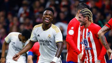 Soccer Football - Copa del Rey - Round of 16 - Atletico Madrid v Real Madrid - Metropolitano, Madrid, Spain - January 18, 2024 Real Madrid's Vinicius Junior and Atletico Madrid's Rodrigo De Paul react REUTERS/Susana Vera