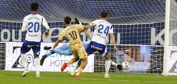 Larrubia estuvo a punto de hacer el 0-1 en la primera parte, pero Poussin lo evitó.