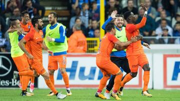 Los jugadores del Istanbul Basaksehir celebran un gol en la eliminatoria contra el Brujas.