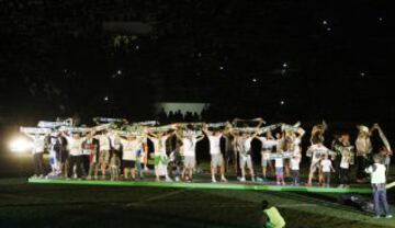 El equipo festeja el ascenso.