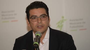 El líder de la Asociación de futbolistas comentó que los futbolistas necesitan dinero urgentemente para su vida personal.