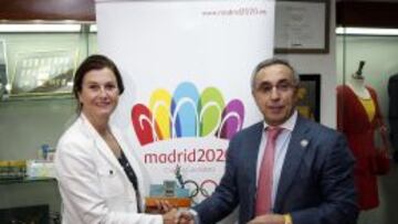 Mónica de Oriol, presidenta del Círculo de Empresarios de Madrid, y Alejandro Blanco tras refrendar el convenio.