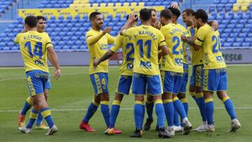 Los jugadores de Las Palmas celebran un gol.