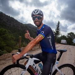 Valverde vuelve al gravel en la Canyon Girona Gravel Ride