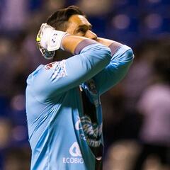 Puebla olvida a Moisés Muñoz en el aeropuerto de Guadalajara