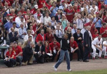 Barack Obama es un gran aficionado al béisbol e hizo el saque de honor del All Star de la MLB en julio de 2009