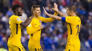 Thomas celebra junto a Lucas y Gabi, su asistente y compañero en el medio, su gol en el Deportivo-Atlético.