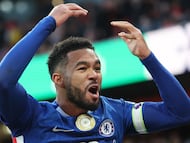 LONDON (United Kingdom), 01/03/2026.- Chelsea's Reece James celebrates the 1-1 goal during the English Premier League match between Arsenal FC and Chelsea FC in London, Britain, 01 March 2026. (Reino Unido, Londres) EFE/EPA/ANDY RAIN EDITORIAL USE ONLY. No use with unauthorized audio, video, data, fixture lists, club/league logos, 'live' services or NFTs. Online in-match use limited to 120 images, no video emulation. No use in betting, games or single club/league/player publications.