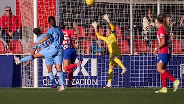 El remate de Gabi Nunes para batir a Lola Gallardo en el Atlético - Levante de la jornada 16 de la Liga F.