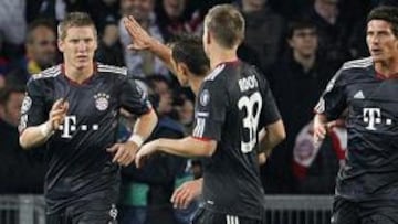 Schweinsteiger saca de apuros al Bayern