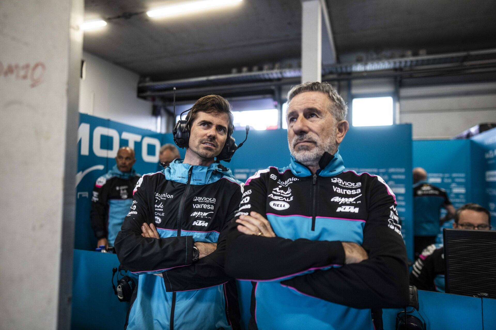 Aspar junto a Terol en el box del CFMOTO Aspar.