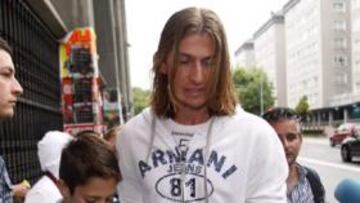 <b>SIGUE EL CULEBRÓN. </b>La negociación entre Atlético y Deportivo por Filipe Luis se intensifica, aunque la salida del lateral brasileño todavía está lejos de concretarse.