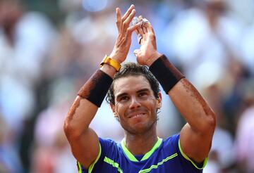 Rafa Nadal celebra la victoria que supuso su décimo título de Roland Garros. 