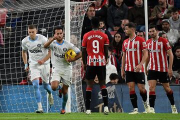 3-2. Eric García recorta distancias en el minuto 72 de partido tras aprovechar un centro de Aleix García desde la banda derecha.