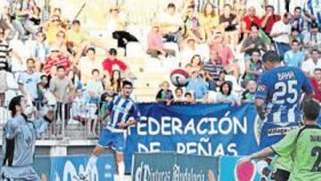 <b>PLENO. </b>Baha remata el centro de Hidalgo en la jugada del cuarto gol del Málaga.
