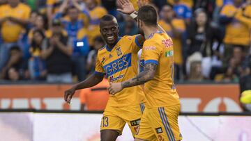 Foto de acción durante el partido Tigres vs Monterrey correspondiente a la Jornada 17 de la Liga BBVA Bancomer MX del Torneo Clausura 2018, en el estadio Universitario.
