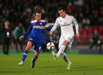 En el Mundial de Clubes del 2014, Cruz Azul se topó con el Real Madrid. 

En la foto: Gerardo Torrado de 'La Máquina' y Gareth Bale de los 'merengues'. 