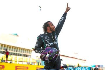 El piloto britnico de Mercedes, Lewis Hamilton, gana el Gran Premio de Frmula Uno de Toscana en el circuito de Mugello en Scarperia e San Piero el 13 de septiembre de 2020.