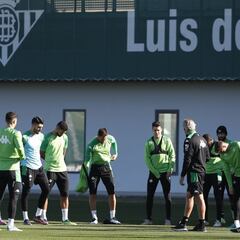 El Betis regresa al trabajo
sin Borja Iglesias ni Canales