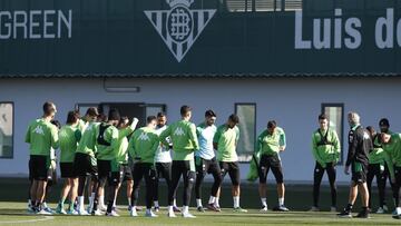 Pellegrini, con sus jugadores.