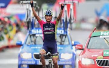 Ciclista colombiano Winner Anacona de Lampre celebrando su victoria al cruzar la línea de meta en la novena etapa de la Vuelta a España 2014