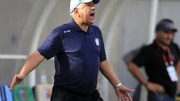 Acosta no está de acuerdo con que los partidos se jueguen en la tarde en verano.