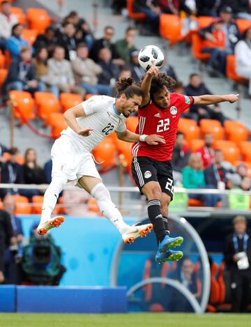 Martín Cáceres y Amr Warda.