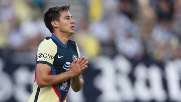 Mauro Laínez durante un partido del América